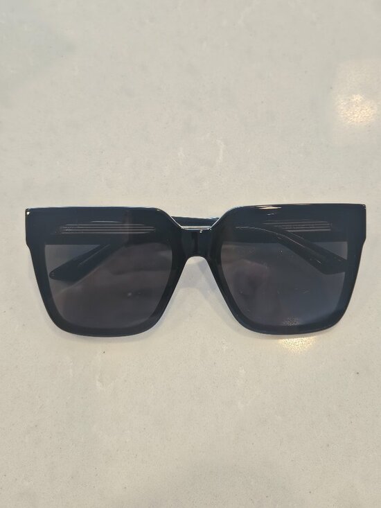 DIFF Iconica Thea Designer Square Oversize Sunglasses - Black Frame/Grey Lenses main image 9